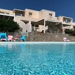 Cycladique Avec Piscine A Debordement Vue Imprenable Sur La Tatil Evi