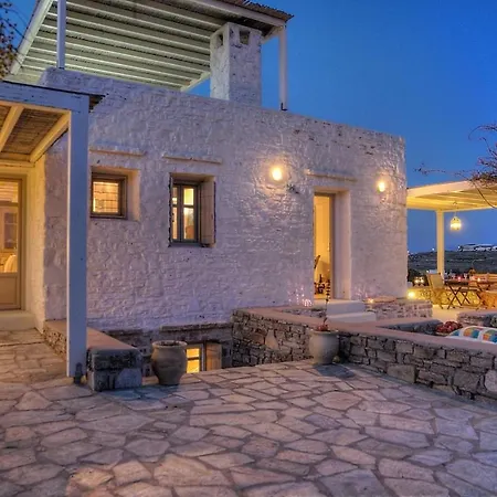 Cycladique Avec Piscine A Debordement Vue Imprenable Sur La Piso Livadi