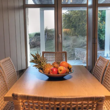 Cycladique Avec Piscine A Debordement Vue Imprenable Sur La Piso Livadi