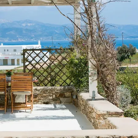 Cycladique Avec Piscine A Debordement Vue Imprenable Sur La Piso Livadi