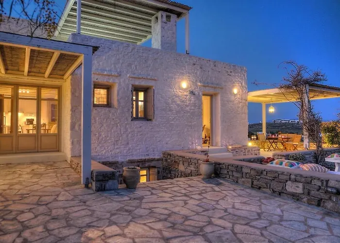 Cycladique Avec Piscine A Debordement Vue Imprenable Sur La Piso Livadi