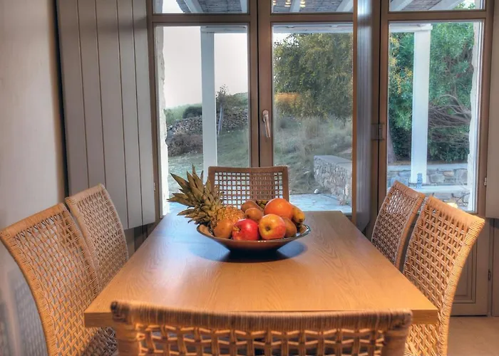 Cycladique Avec Piscine A Debordement Vue Imprenable Sur La Piso Livadi