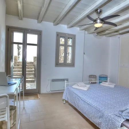 Cycladique Avec Piscine à Débordement Vue Imprenable Sur La Piso Livadi