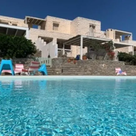 Cycladique Avec Piscine A Debordement Vue Imprenable Sur La בית נופש